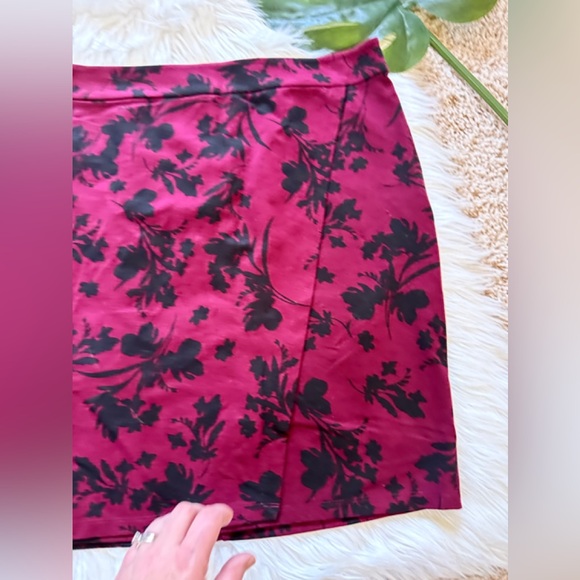 ⭐️ Liz Claiborne Pencil Skirt - Picture 3 of 8